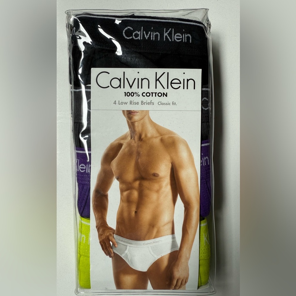 Calvin Klein 100% cotton low rise briefs (4 pack)
Black
Grey
Purple
Lime